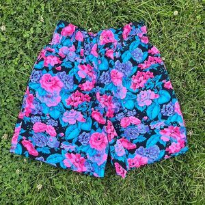 Very Cute Vintage 90s Women’s Floral AOP High Waisted Shorts